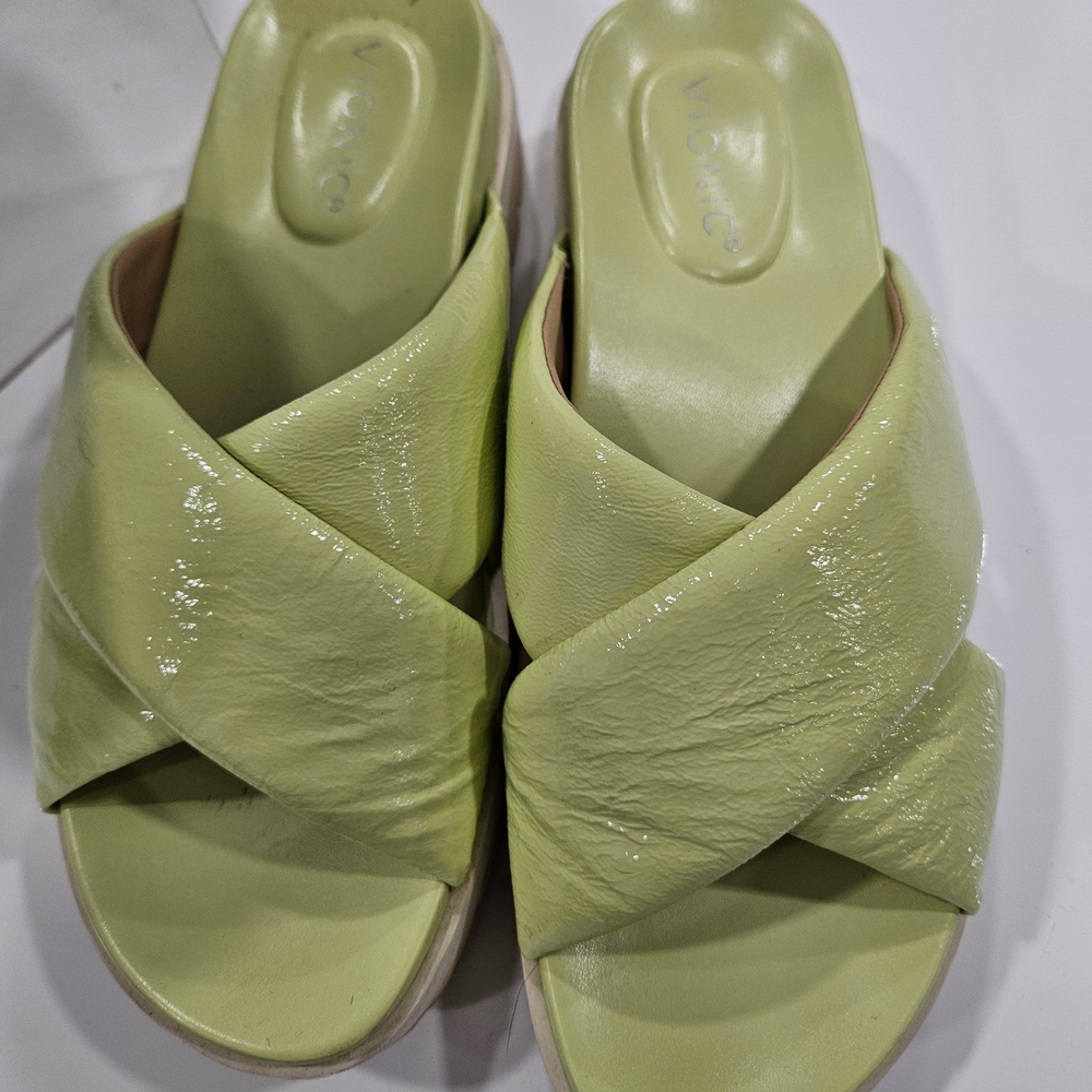 Vionic Vesta Lime Leather Women's Green Slide Sandals. 8